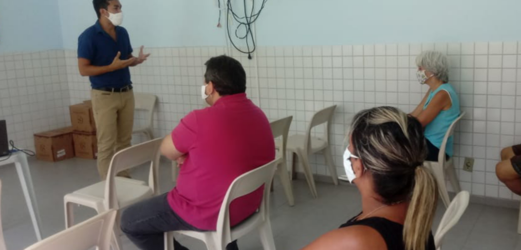 Bruno (professor de dança da OSDM) palestrando para os pais